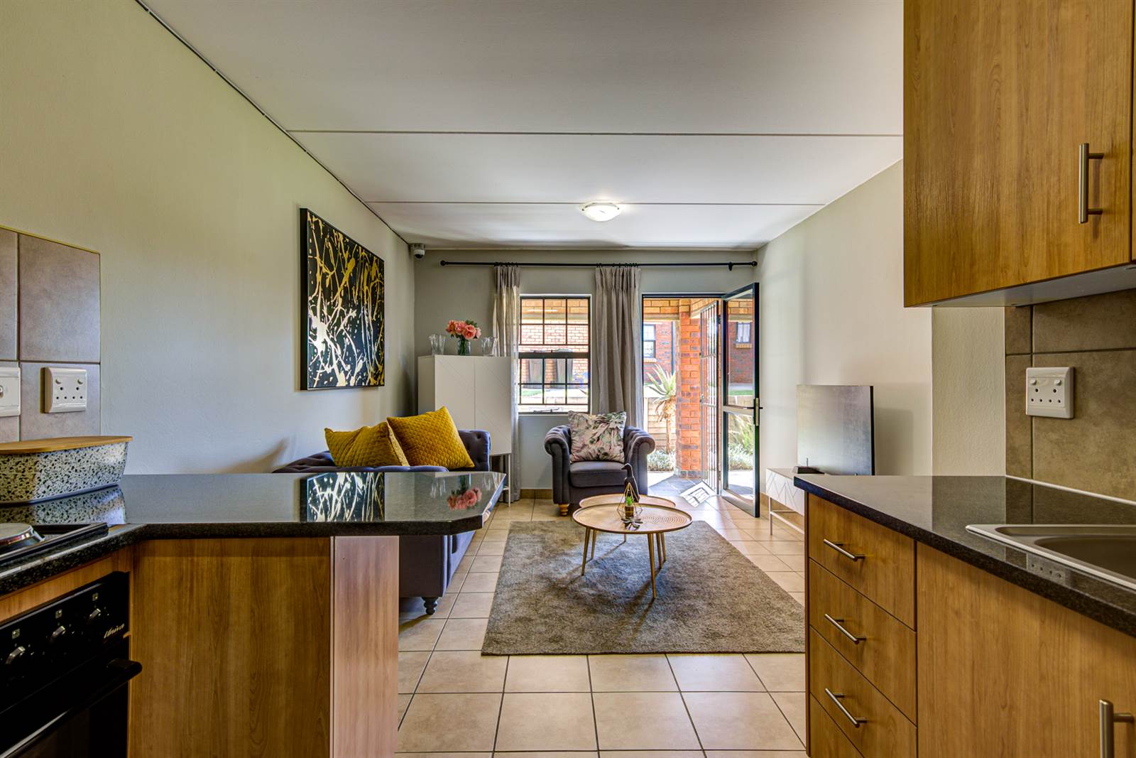 2 Bed Townhouse in Diepkloof photo number 5