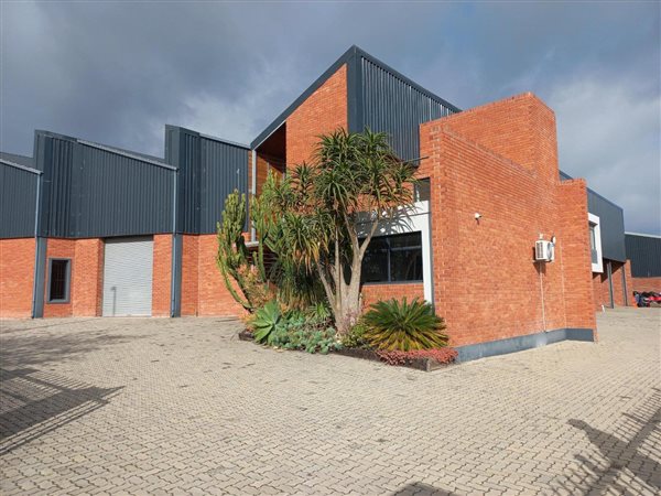 910  m² Industrial space