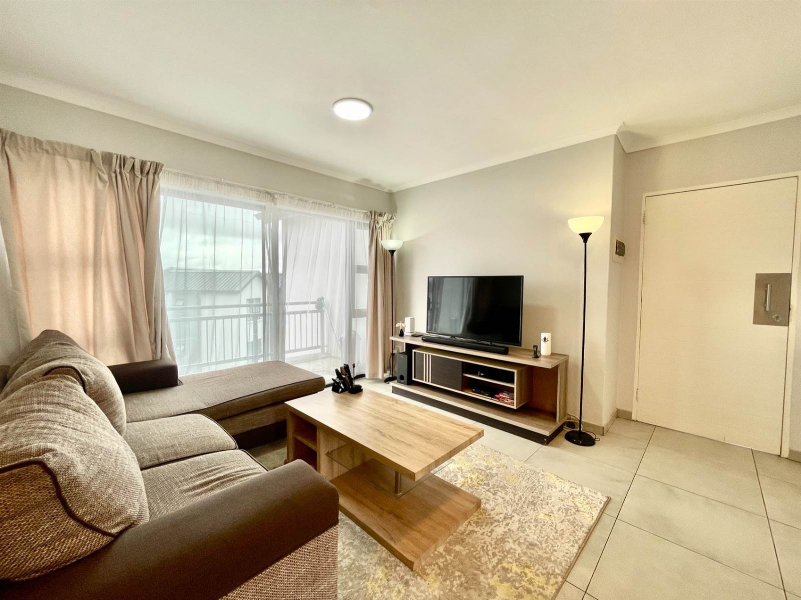 2 Bed Apartment in Lombardy Estate photo number 4