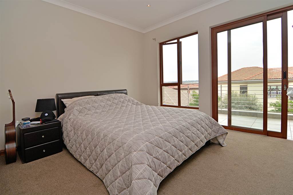 6 Bed House in Greenstone Hill photo number 15