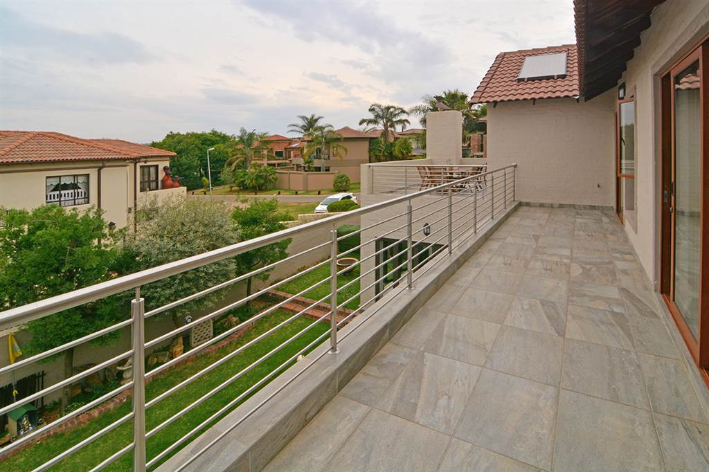 6 Bed House in Greenstone Hill photo number 27