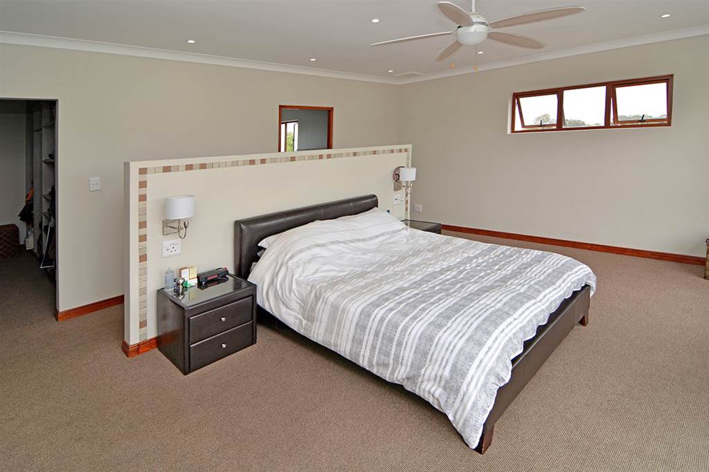 6 Bed House in Greenstone Hill photo number 16