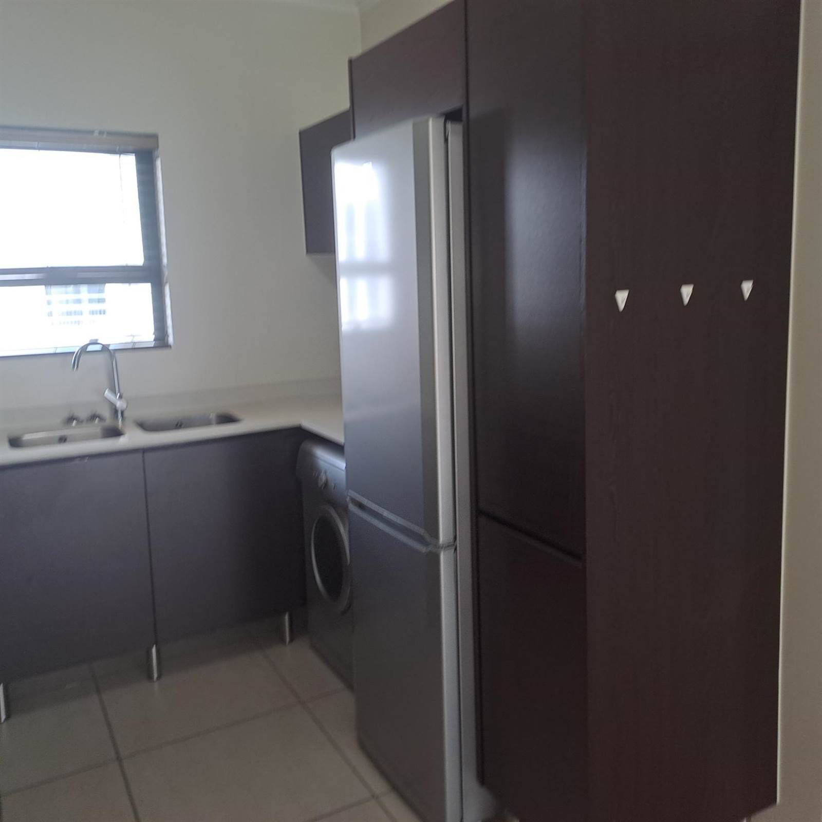 2 Bed Apartment in Greenstone Hill photo number 6