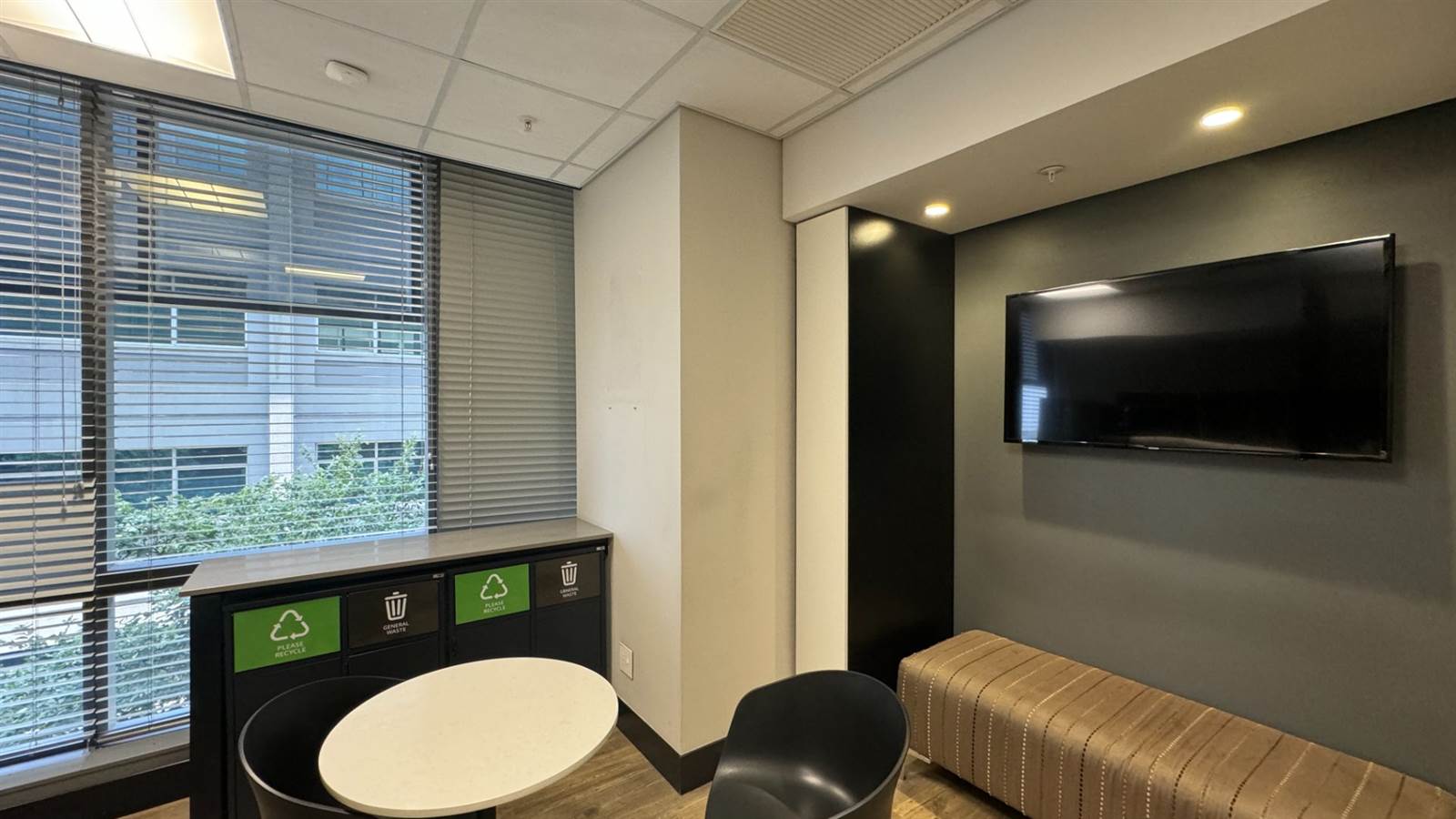 300  m² Office Space in Sandown photo number 9