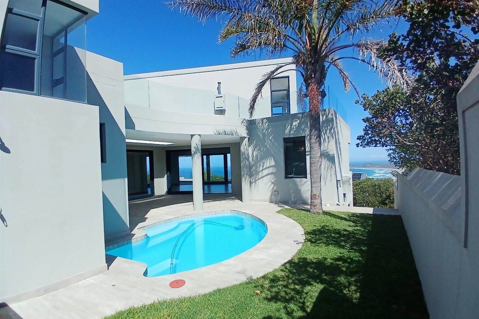 6 Bed House in Brenton on Sea photo number 8