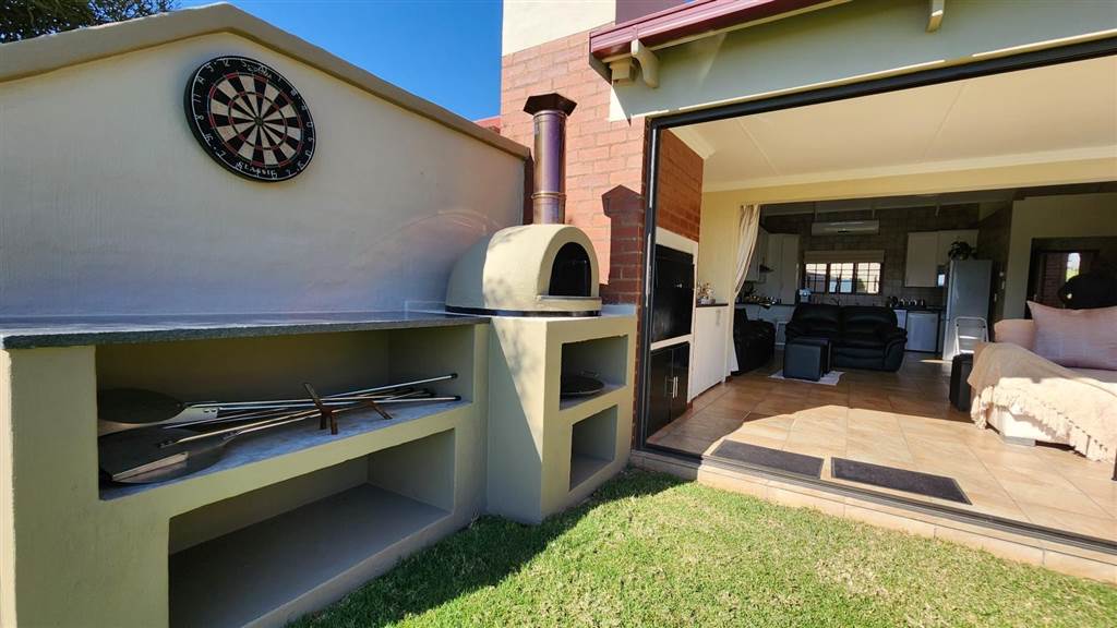 3 Bed Townhouse in Boschkop photo number 21
