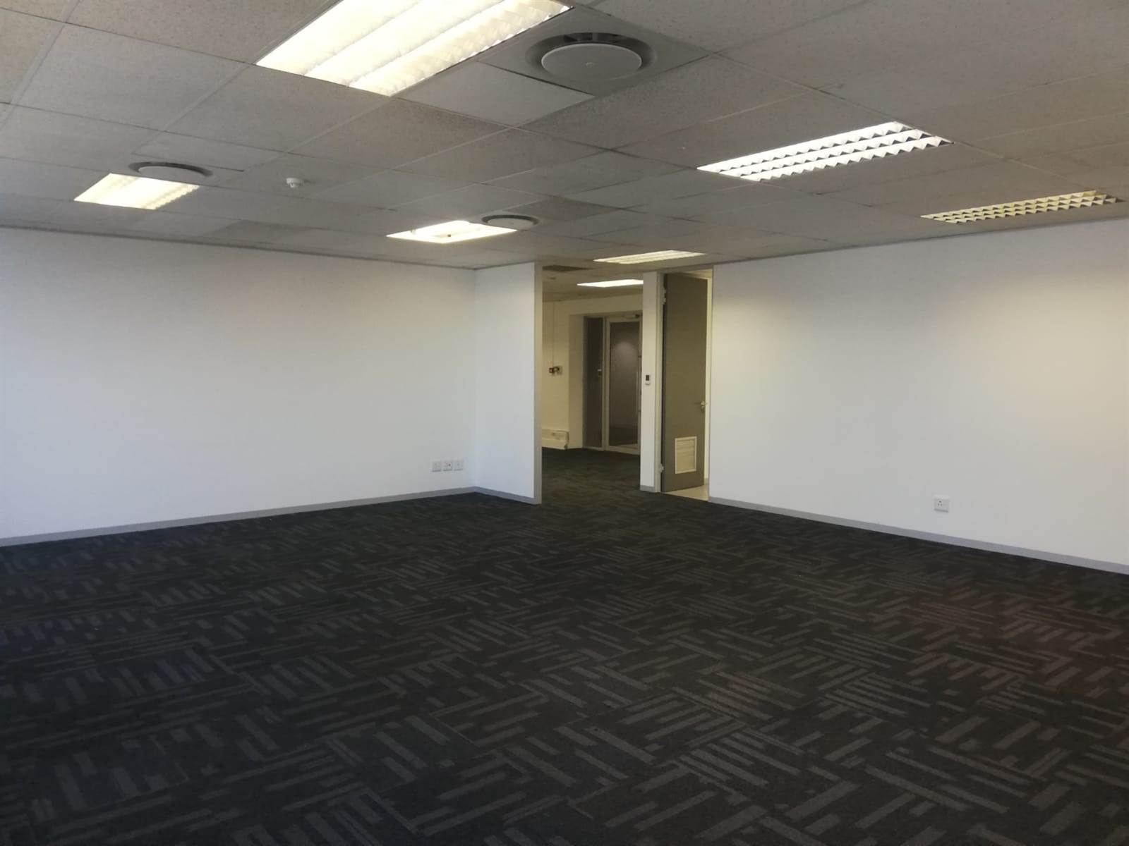 498  m² Office Space in Cape Town City Centre photo number 4