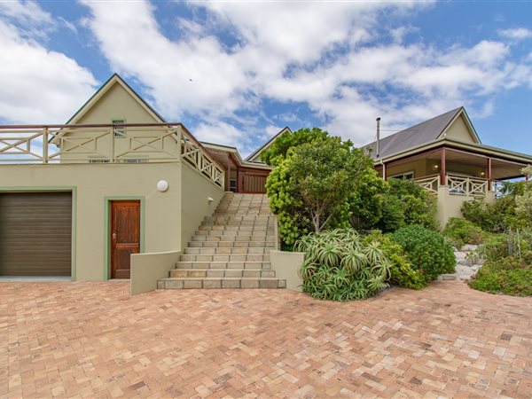 4 Bedroom House 4 Bedroom House
