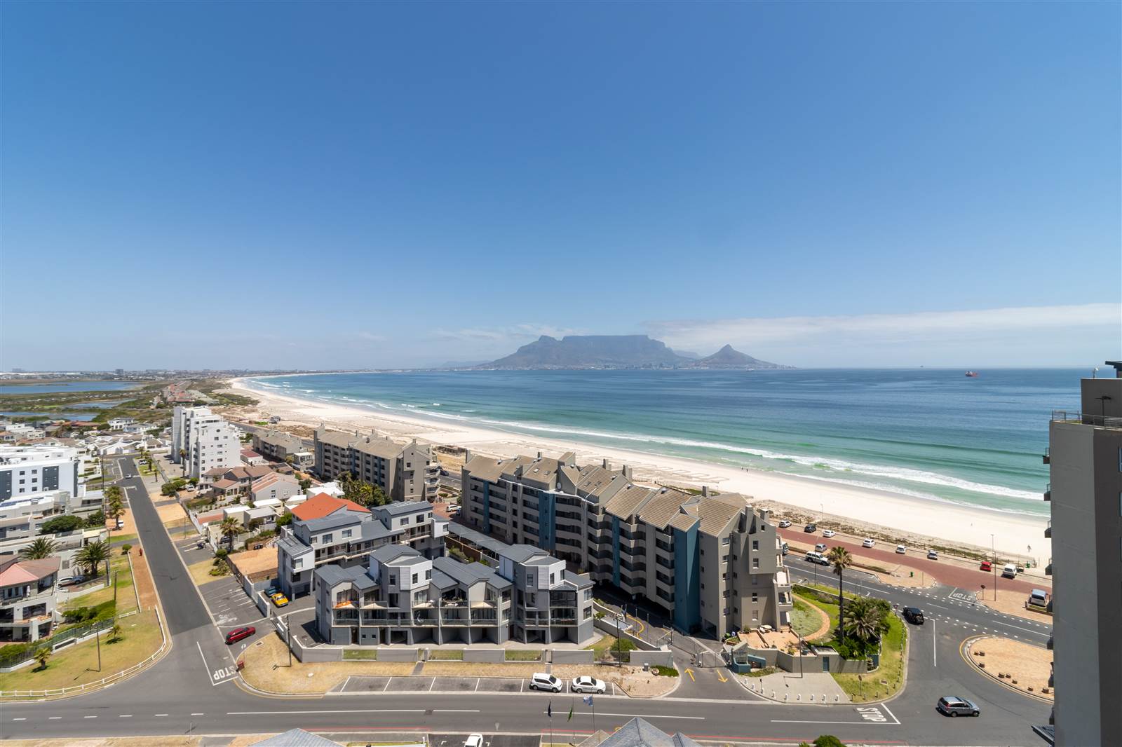 3 Bed Apartment in Bloubergstrand photo number 25