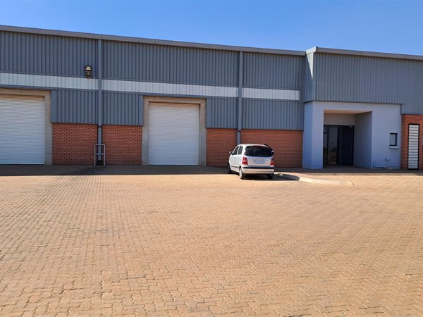 1315  m² Industrial space in Clayville