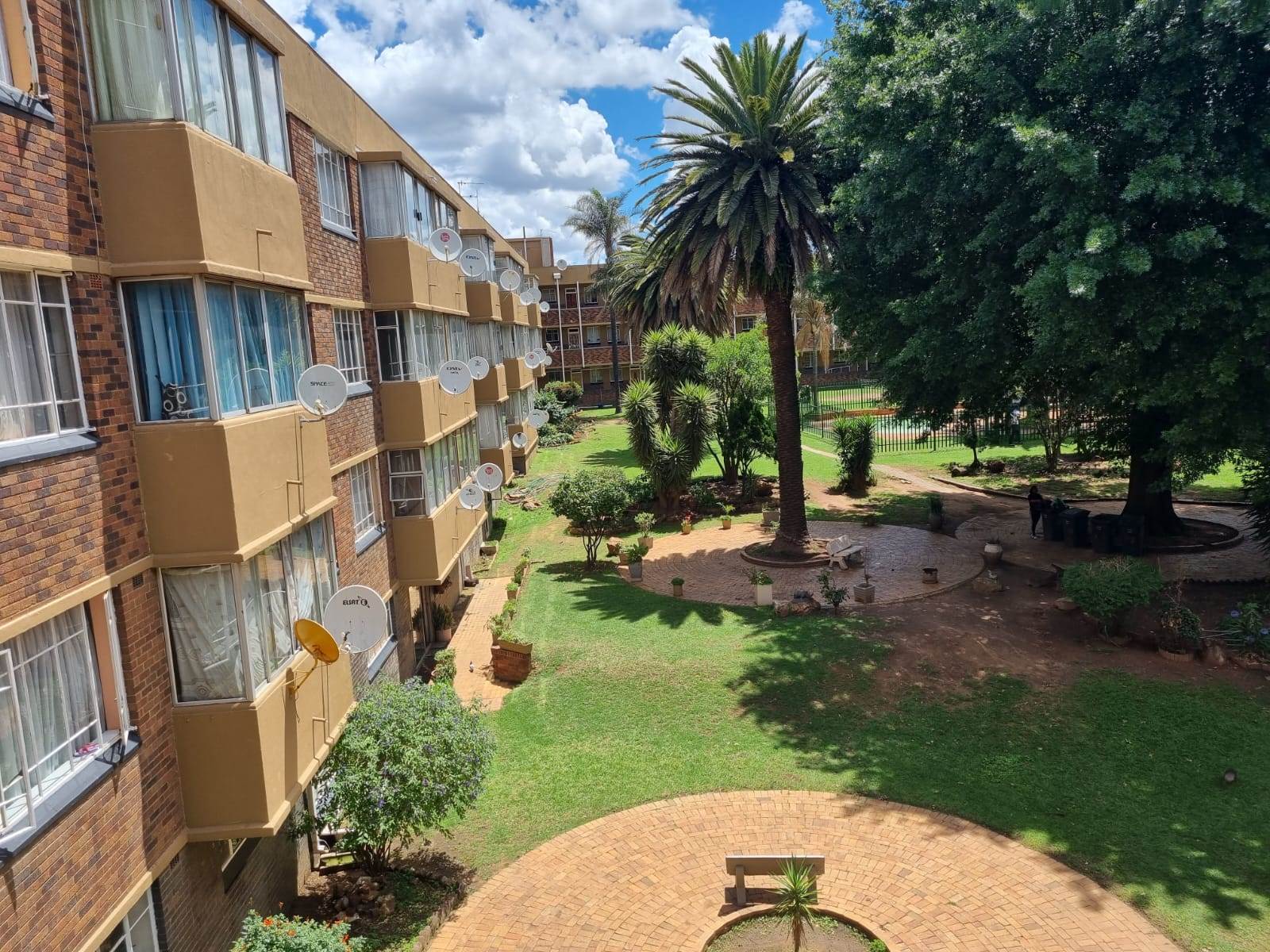 2 Bed Apartment in Turffontein photo number 1