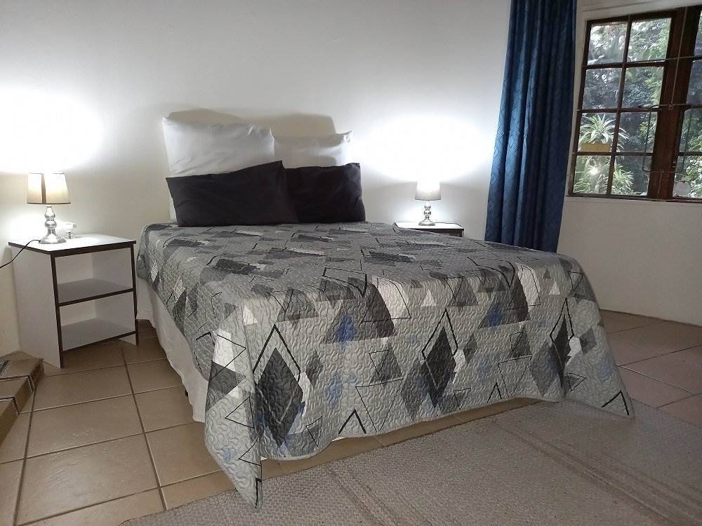2 Bed Townhouse in Umtentweni photo number 10