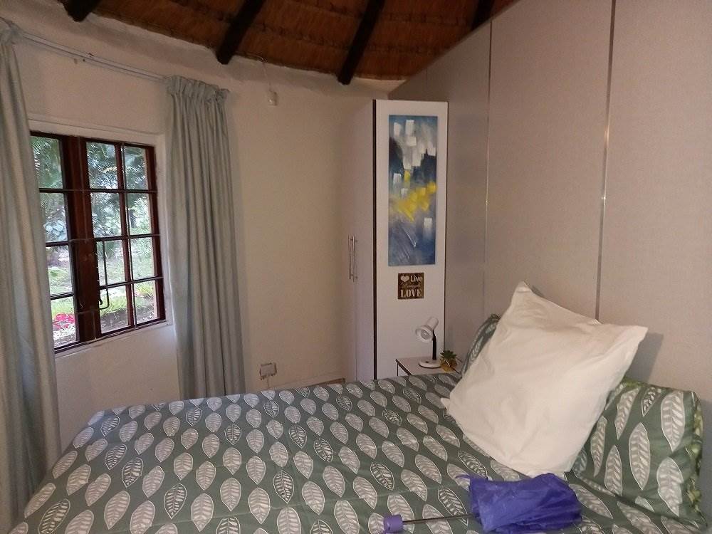2 Bed Townhouse in Umtentweni photo number 12