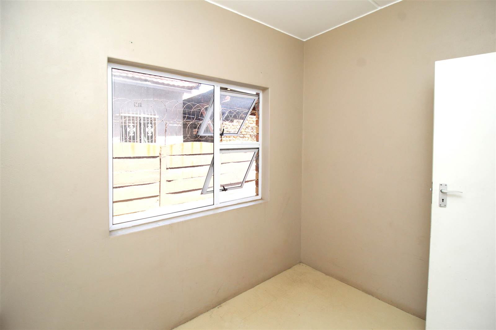 1 Bed House in Kempton Park Central photo number 6