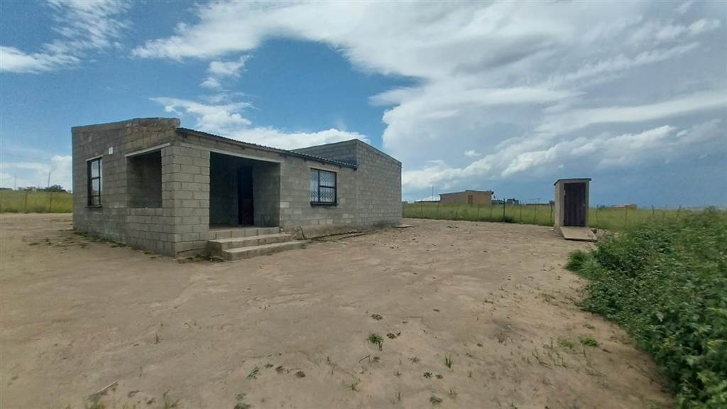 2 Bed House in Clarens photo number 3