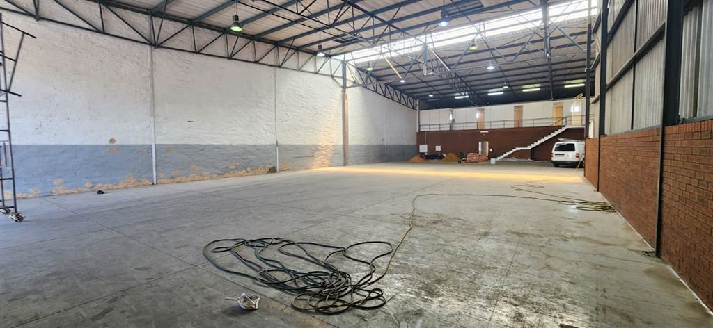 950  m² Industrial space in Pomona photo number 8