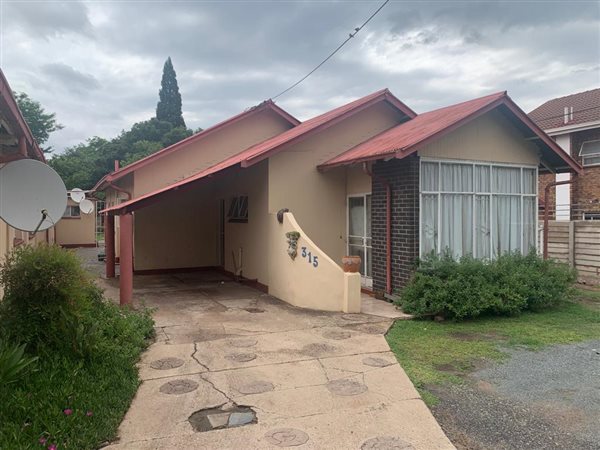 7 Bed House in Rietfontein