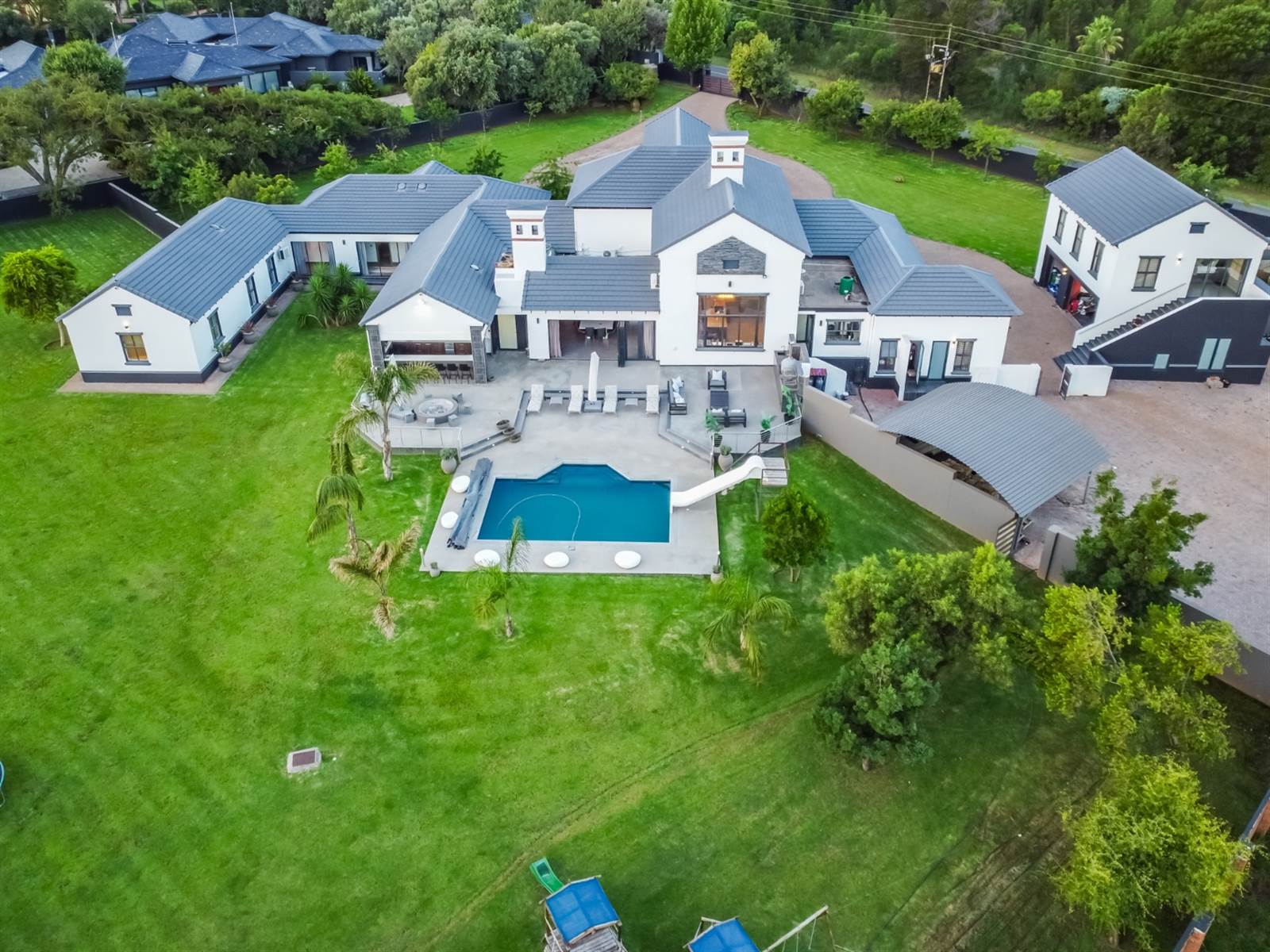 5 Bed House in Mooikloof Equestrian Estate photo number 4