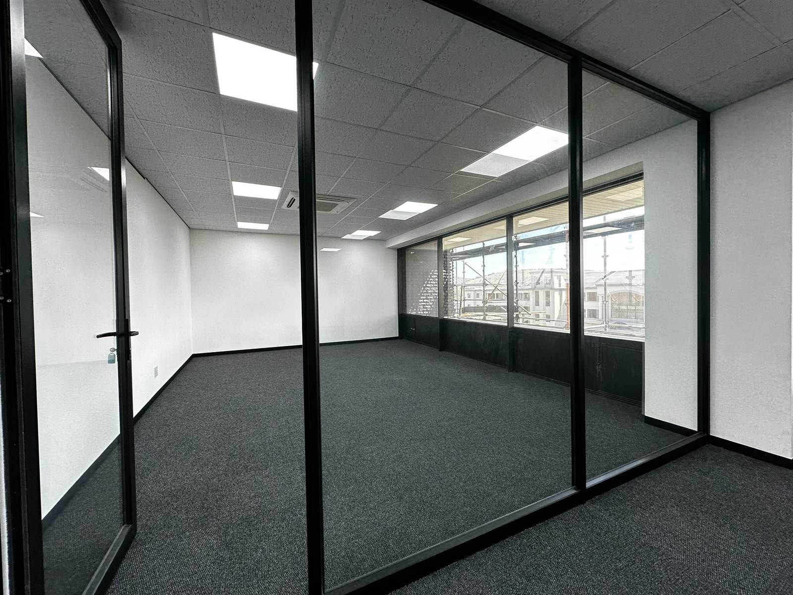 318  m² Commercial space in Bedfordview photo number 2