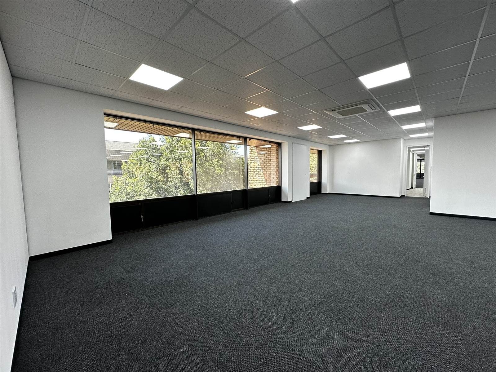 318  m² Commercial space in Bedfordview photo number 4