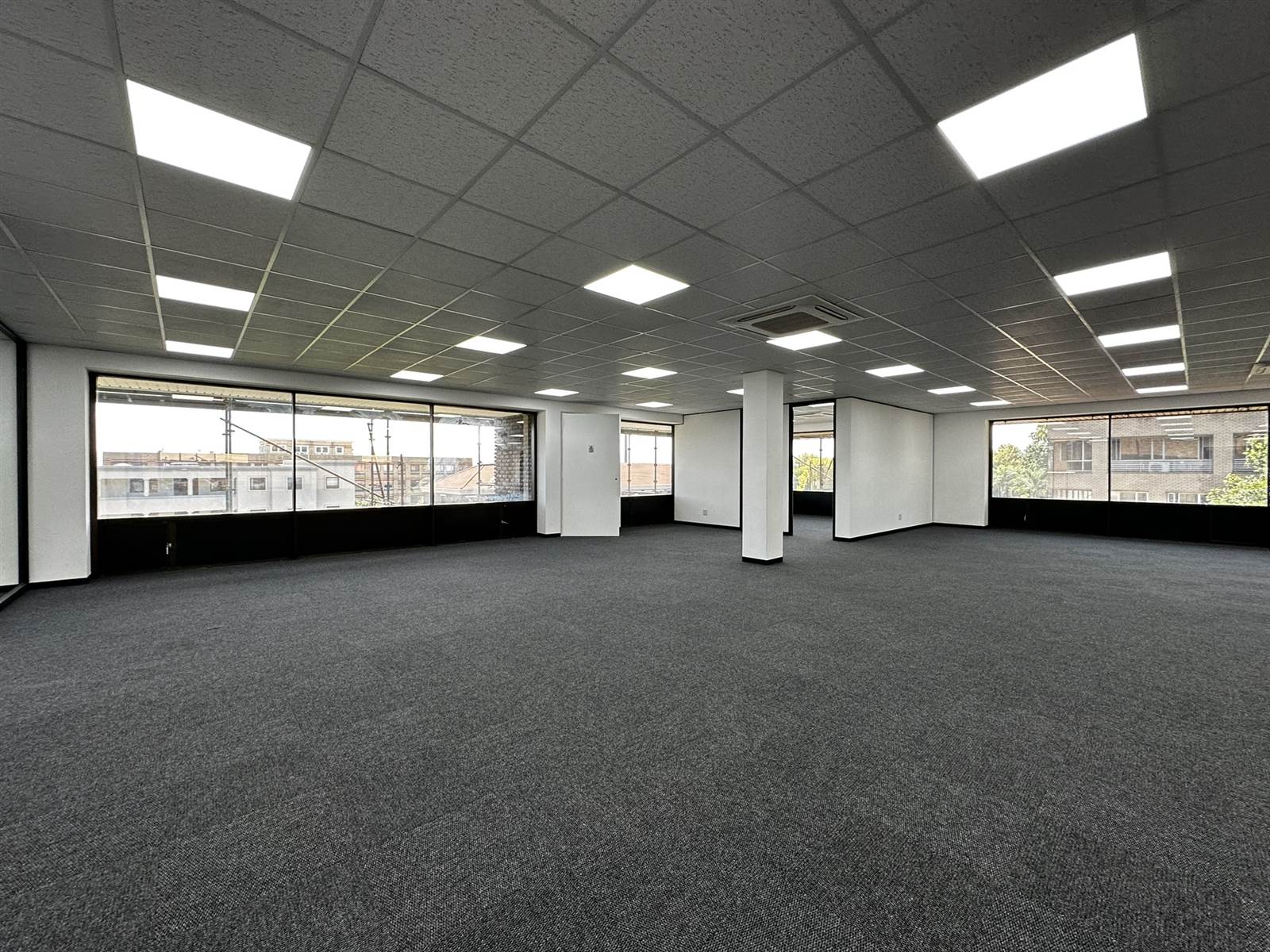 318  m² Commercial space in Bedfordview photo number 3