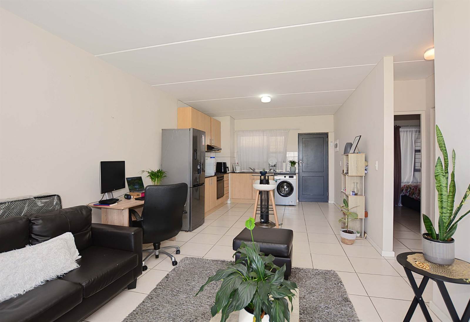 2 Bed Apartment in Parklands photo number 6