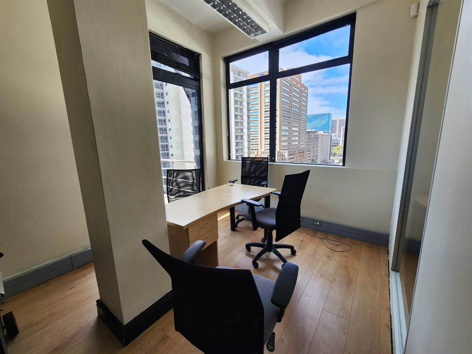 124  m² Office Space in Cape Town City Centre photo number 11