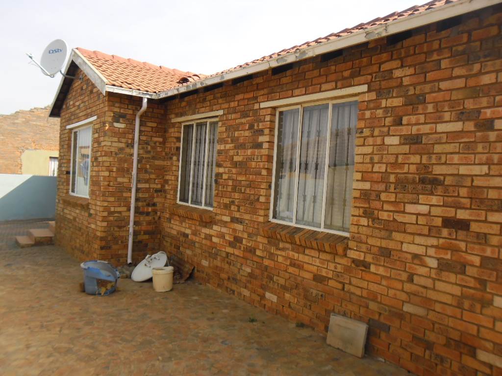 3 Bed House in Grobler Park photo number 1