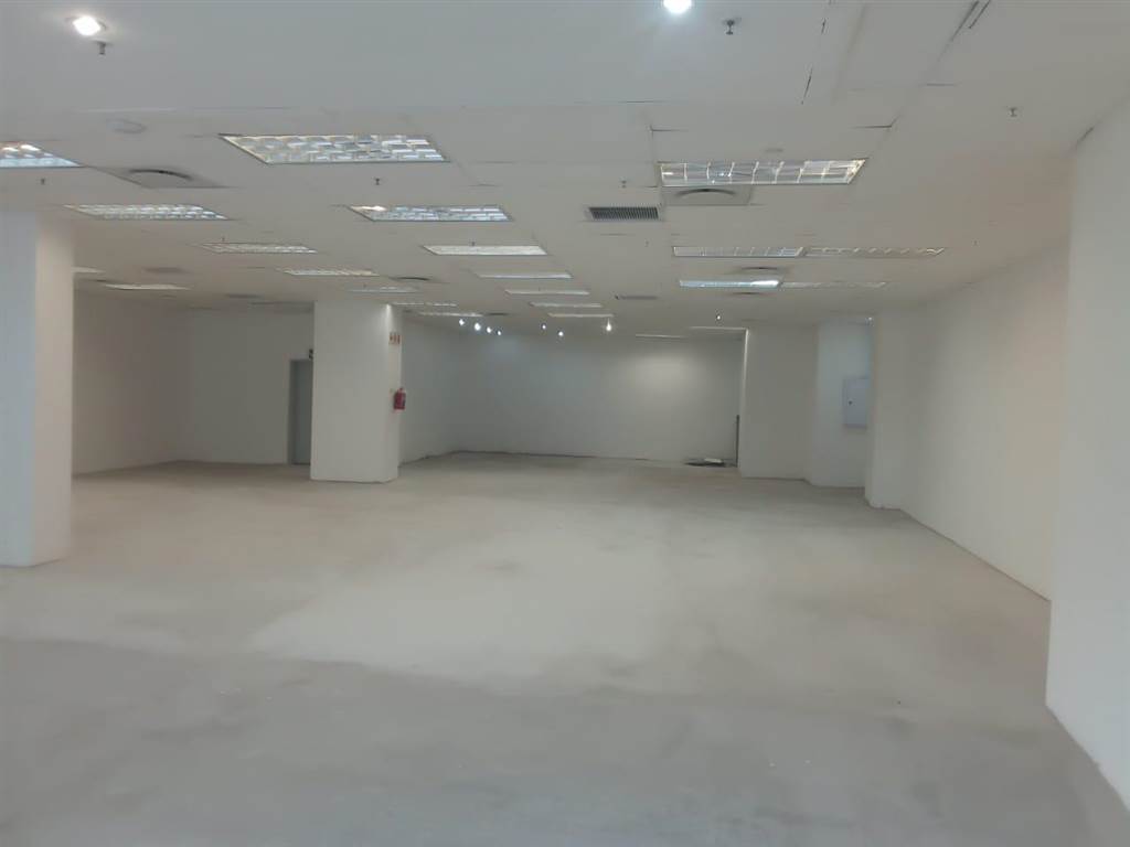 276  m² Retail Space in Durban CBD photo number 3