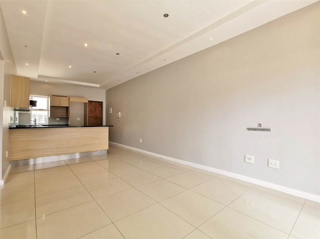 2 Bed Apartment in Walmer photo number 16