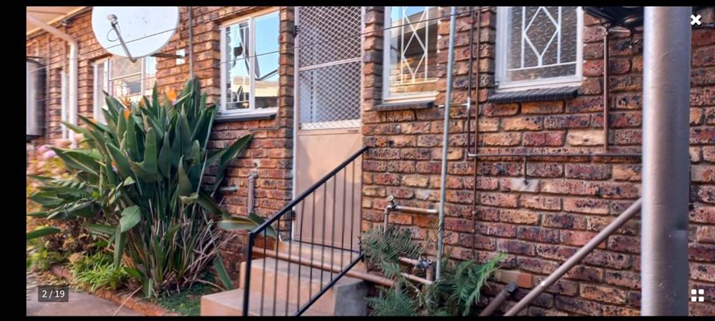 2 Bed Townhouse in Middelburg Central photo number 1
