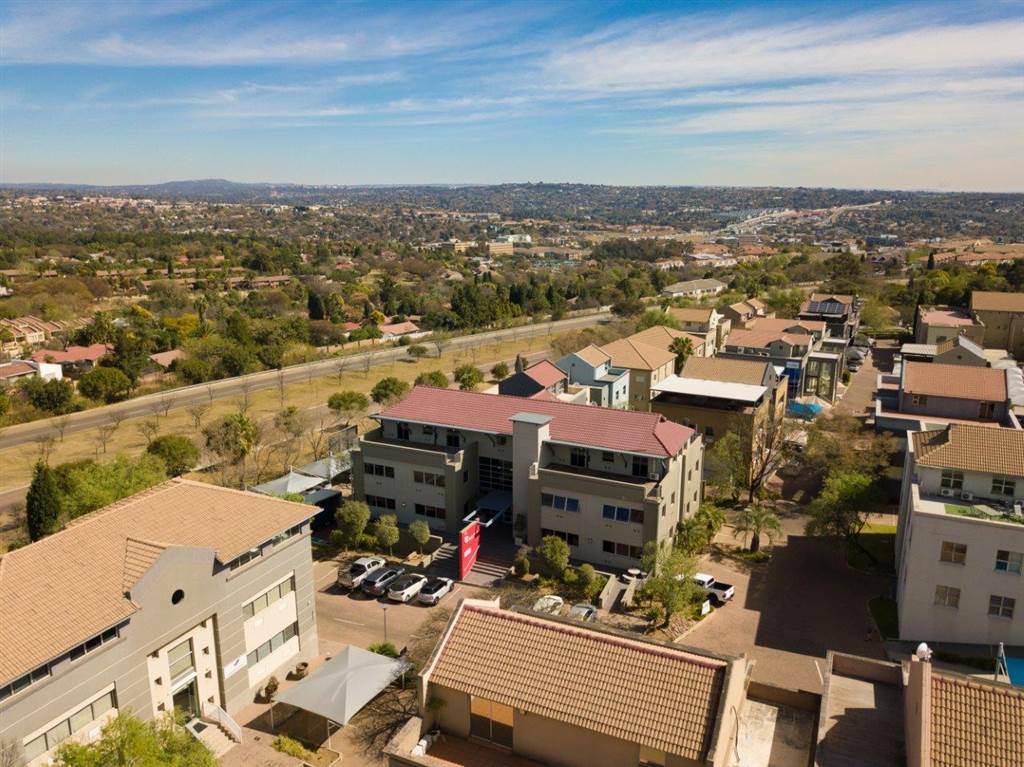 200  m² Commercial space in Sunninghill photo number 4