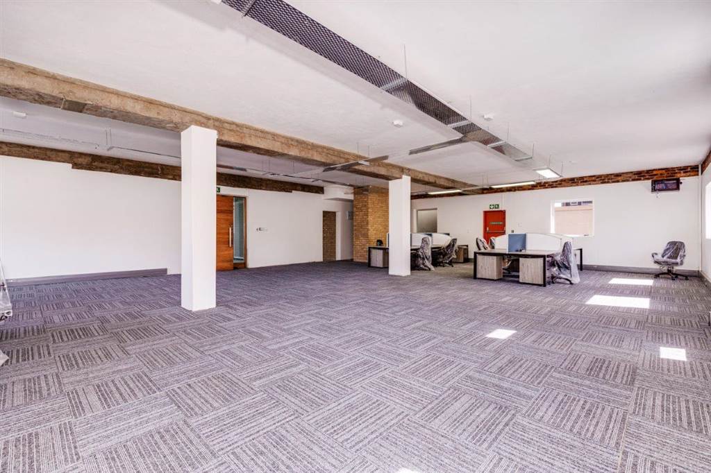200  m² Commercial space in Sunninghill photo number 10