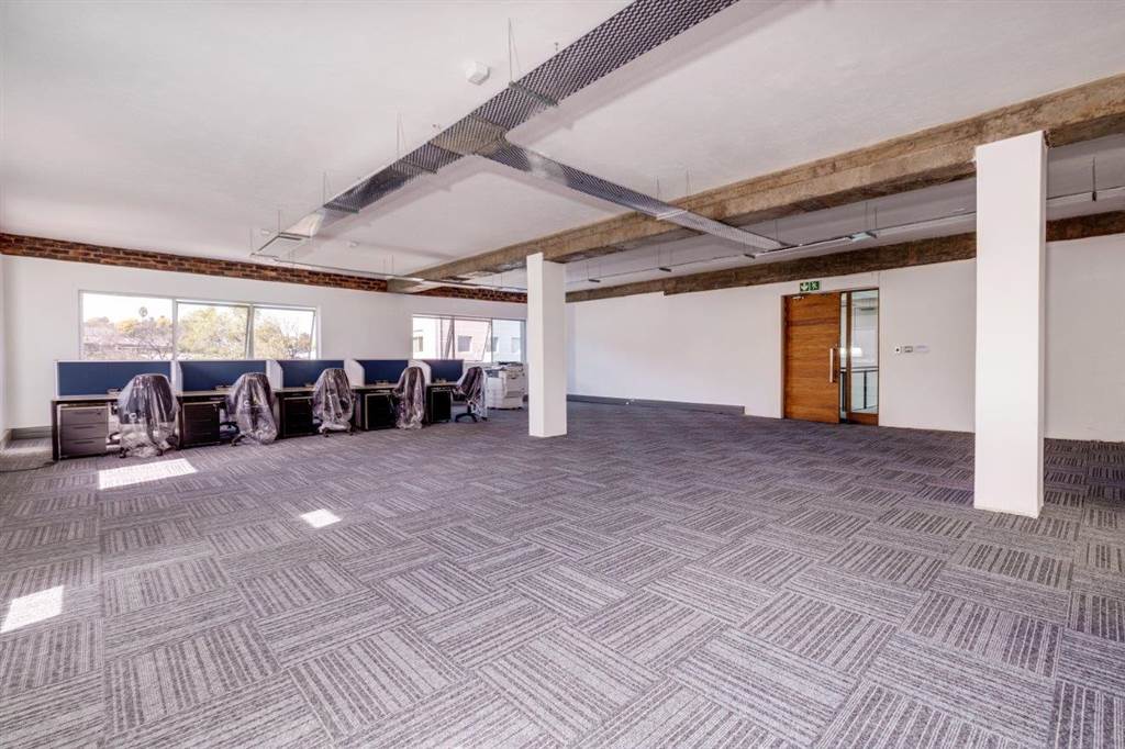 200  m² Commercial space in Sunninghill photo number 13