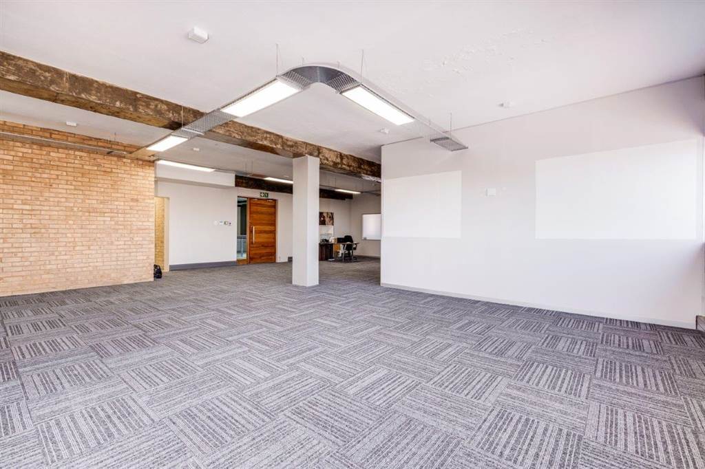200  m² Commercial space in Sunninghill photo number 20
