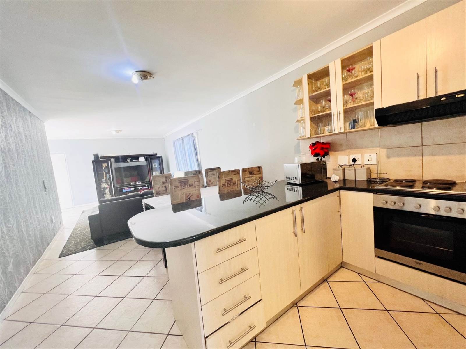 3 Bed Townhouse in Parklands photo number 5