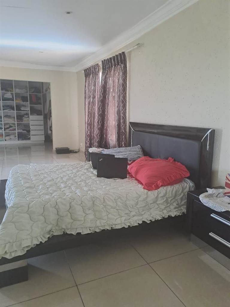 4 Bed House in Kagiso photo number 27