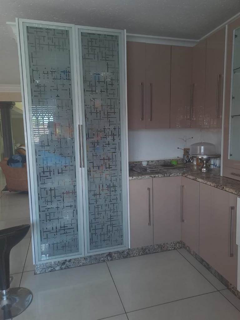 4 Bed House in Kagiso photo number 6