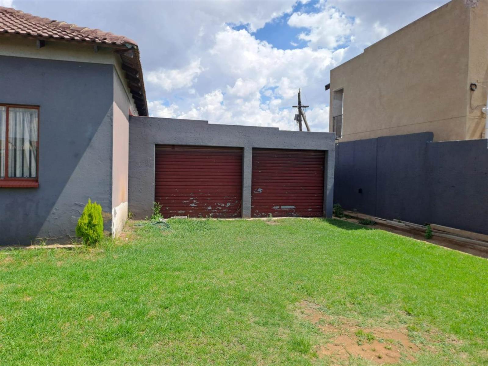 4 Bed House in Kagiso photo number 3