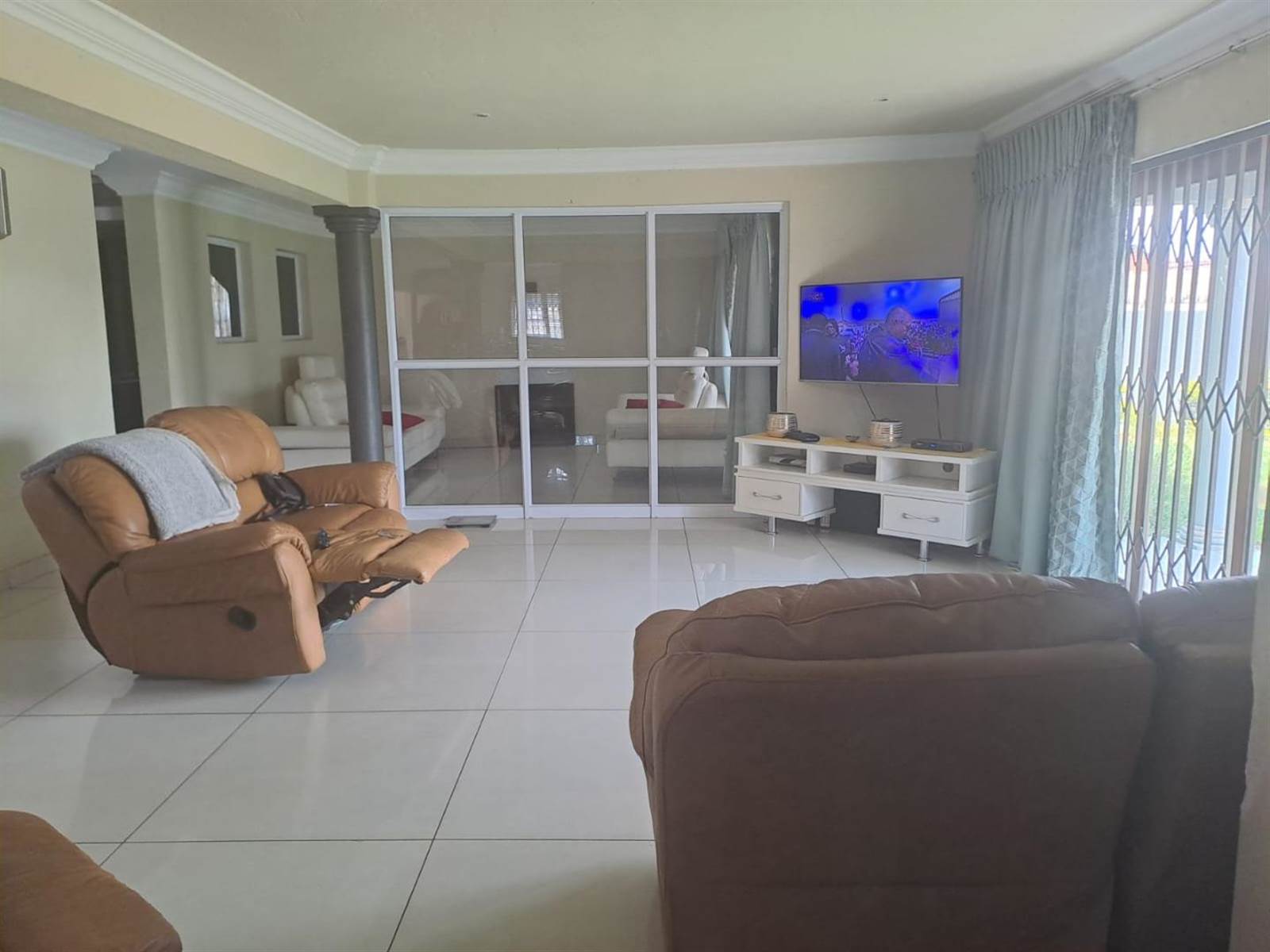 4 Bed House in Kagiso photo number 10