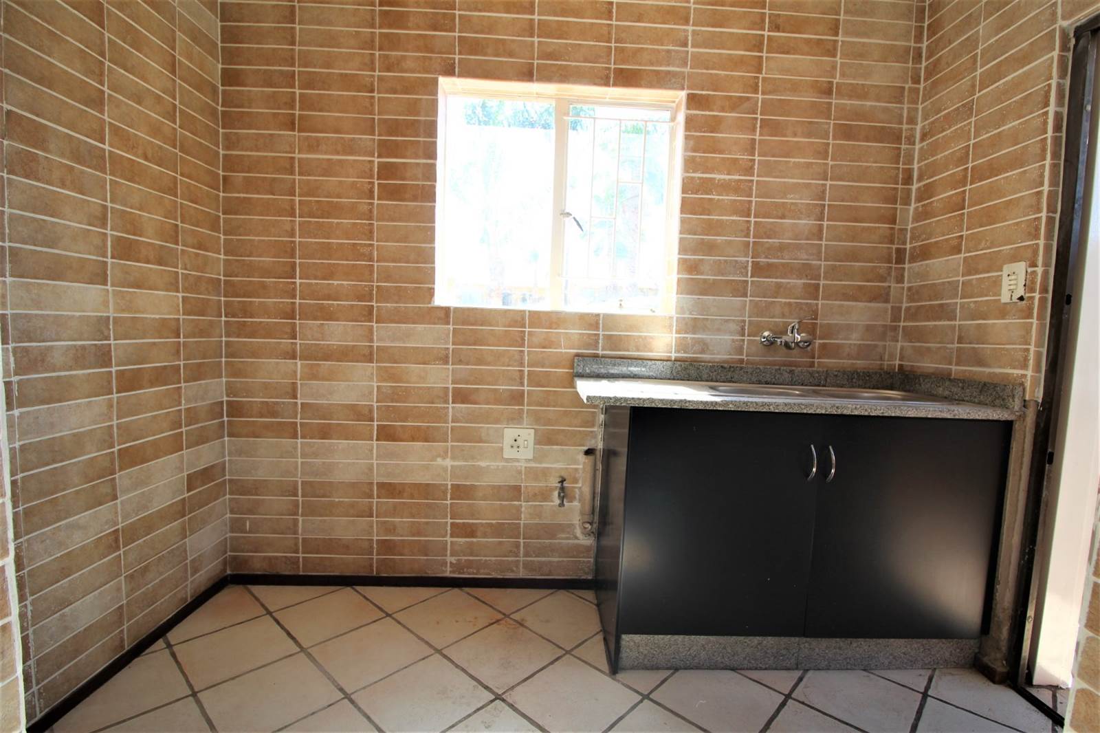 3 Bed Townhouse in Rooihuiskraal North photo number 7
