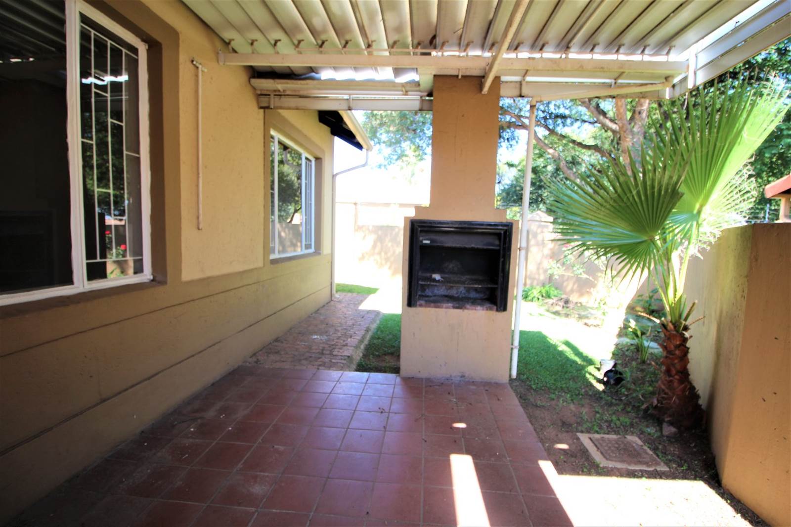 3 Bed Townhouse in Rooihuiskraal North photo number 18