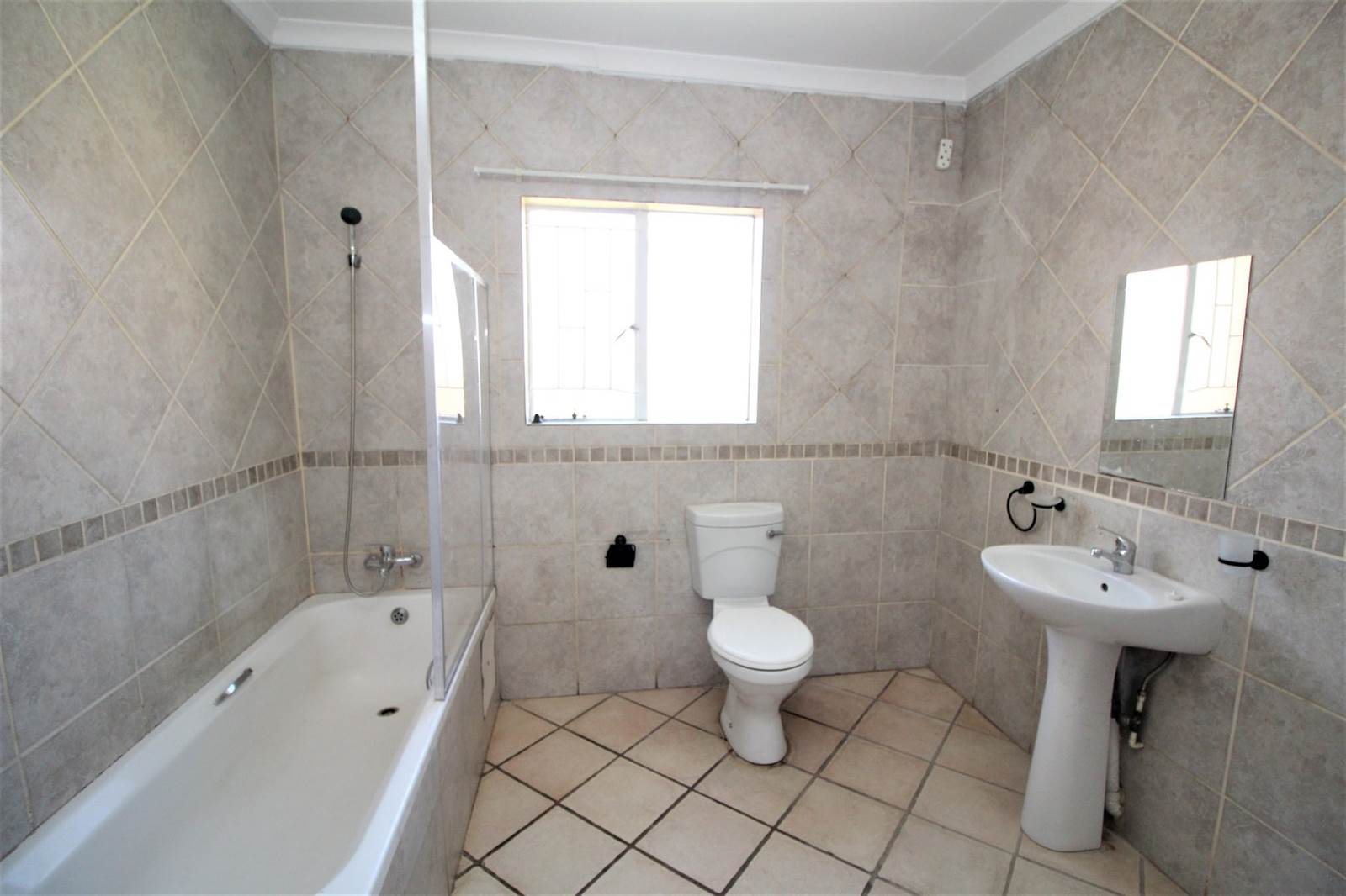 3 Bed Townhouse in Rooihuiskraal North photo number 10