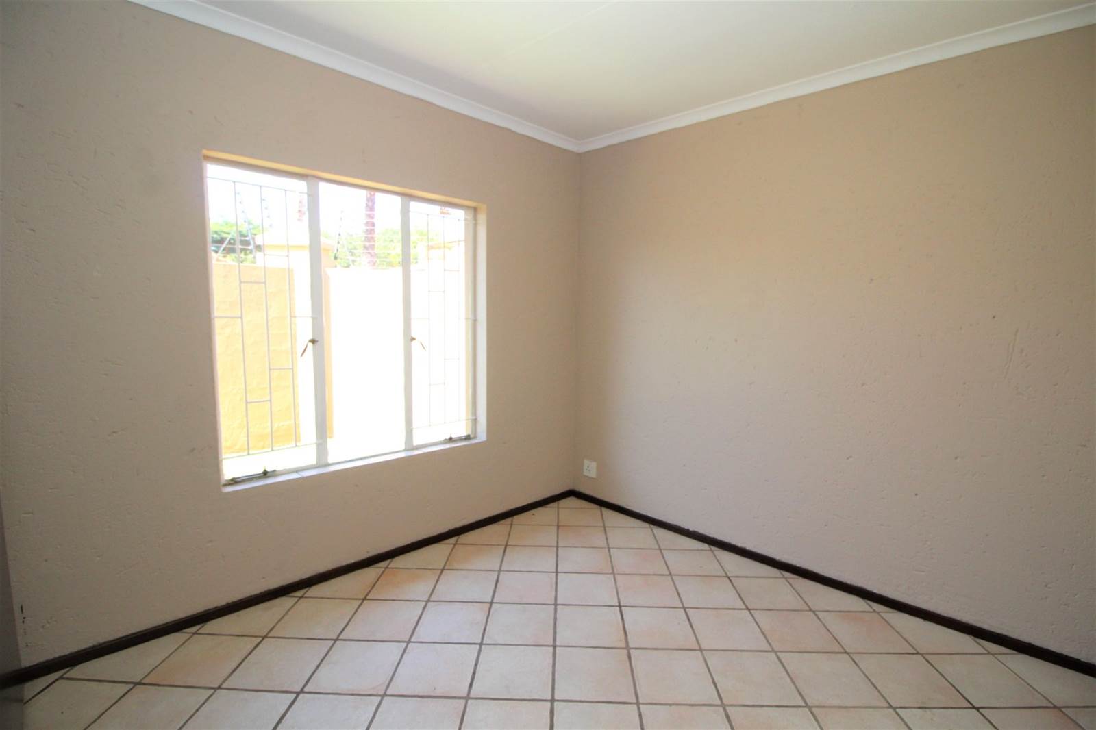 3 Bed Townhouse in Rooihuiskraal North photo number 12