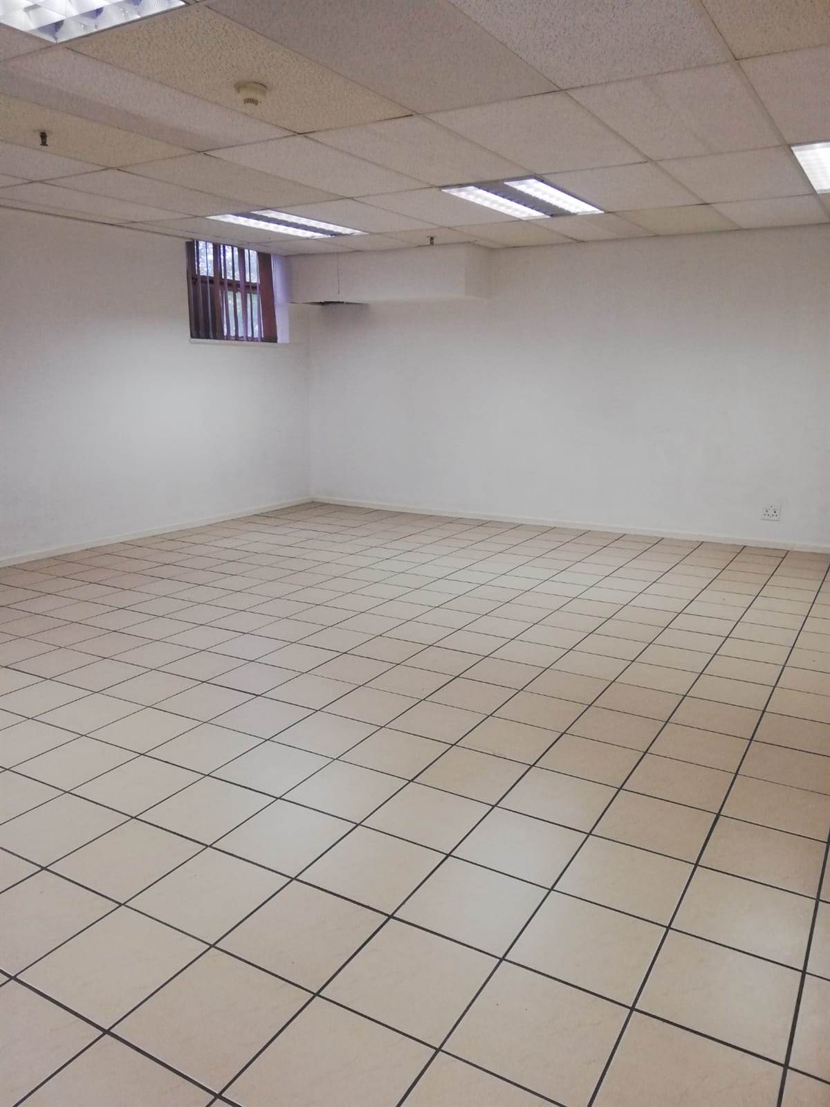 866  m² Office Space in Cape Town City Centre photo number 9