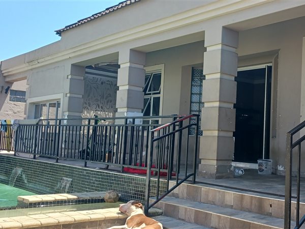 4 Bed House in Bosmont