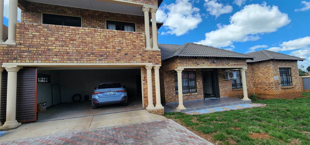 6 Bed Townhouse in Kriel photo number 1