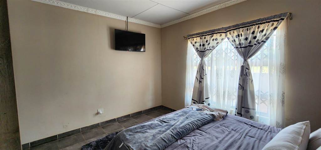 6 Bed Townhouse in Kriel photo number 23
