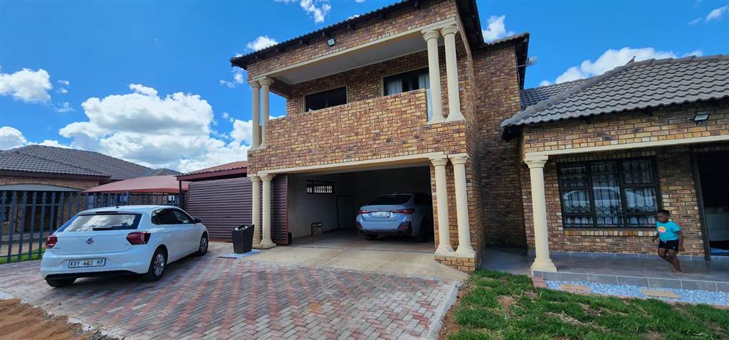 6 Bed Townhouse in Kriel photo number 2