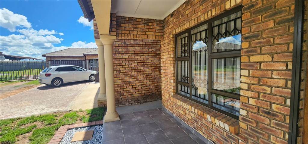 6 Bed Townhouse in Kriel photo number 6